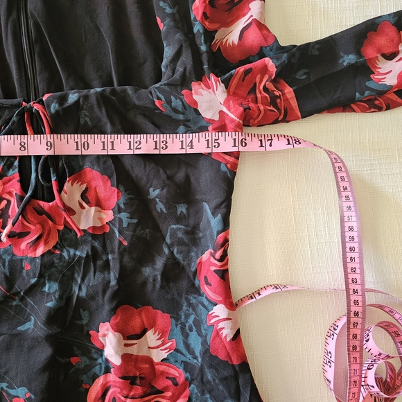 Princess Polly Red Rose Floral Mini Dress Size 6 US - Picture 6 of 8